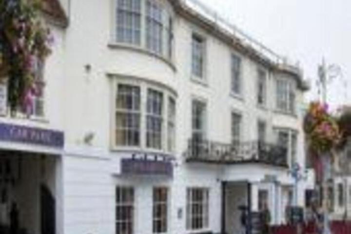 Danebury Hotel