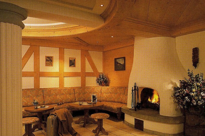 Lounge 18 of 23