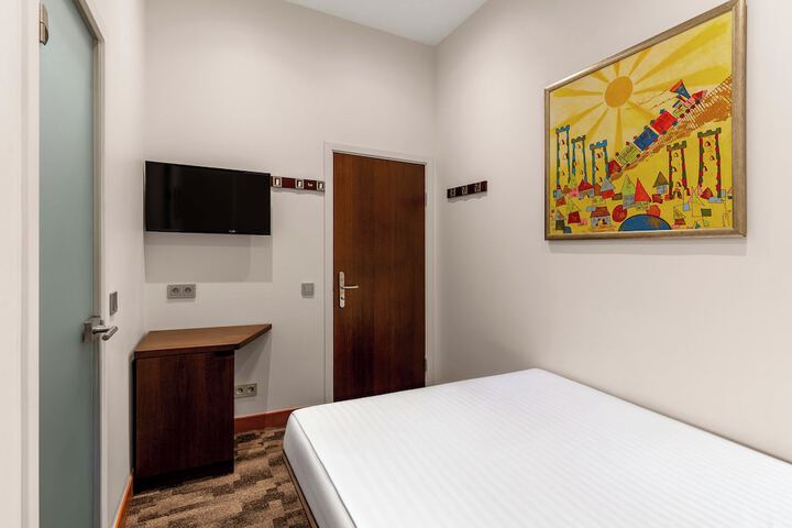 Room 22 of 64