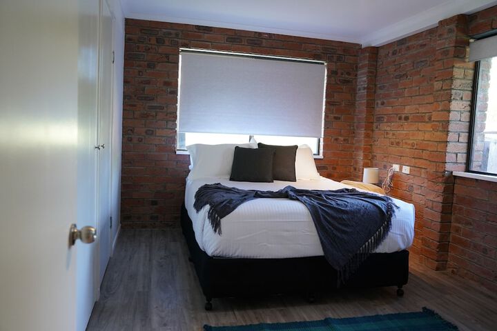 Room 5 of 23