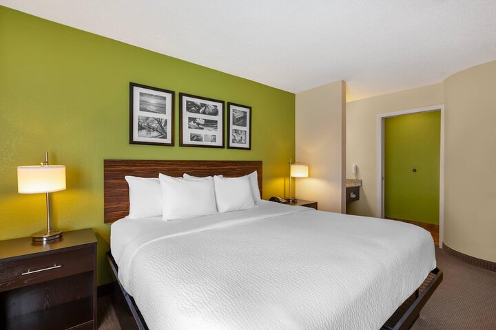 Room 32 of 63