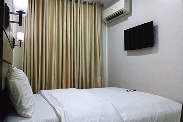 Room 15 of 28