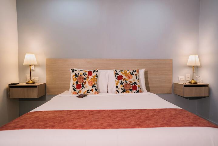 Room 3 of 93