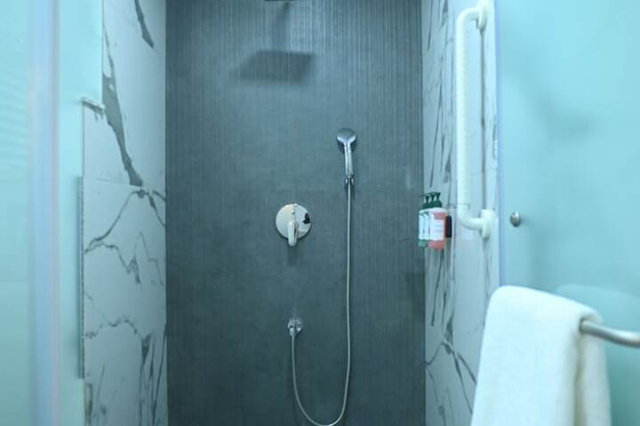Room 16 of 37