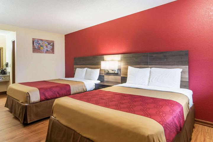 1 Queen Bed (19 of 22)