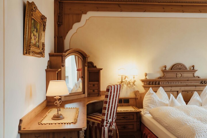 Room 13 of 28