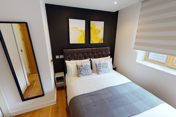 Room 81 of 296