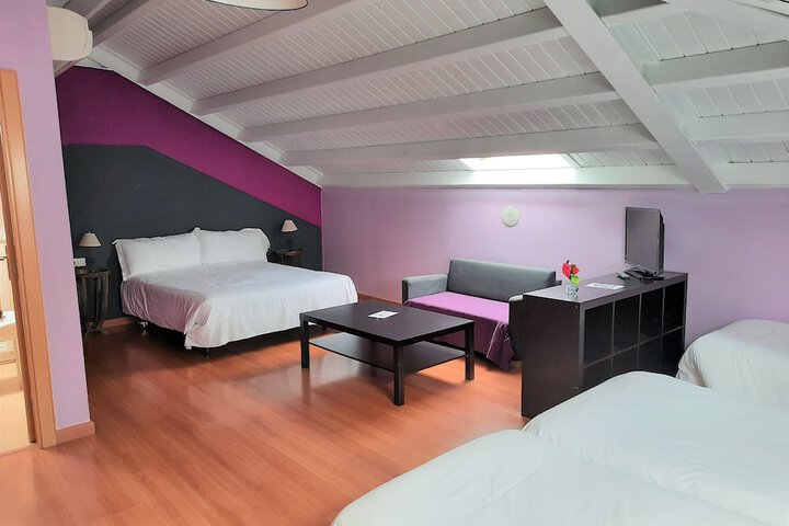 Room 12 of 38