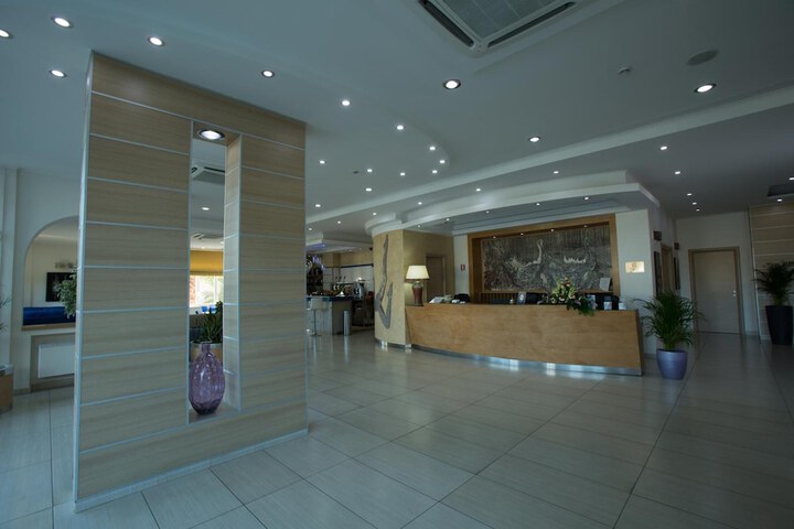 Entrance & Lobby