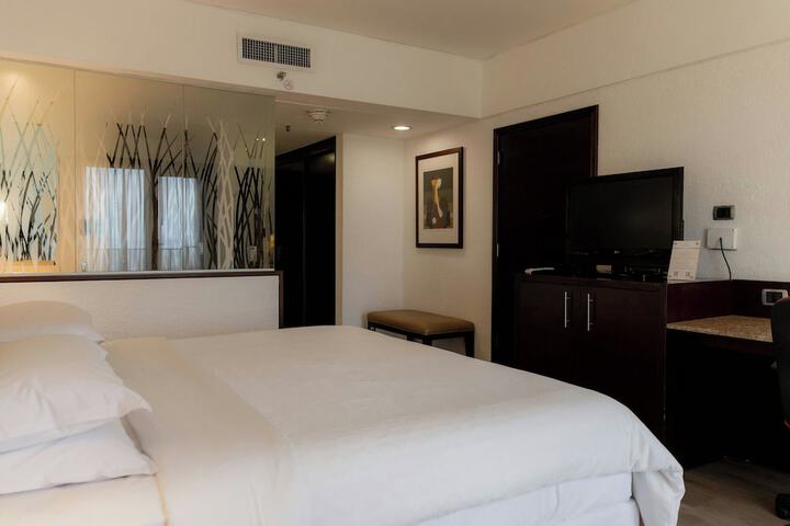 Room 43 of 112