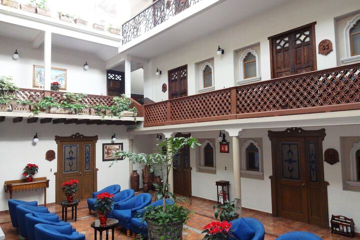 Entrance & Lobby