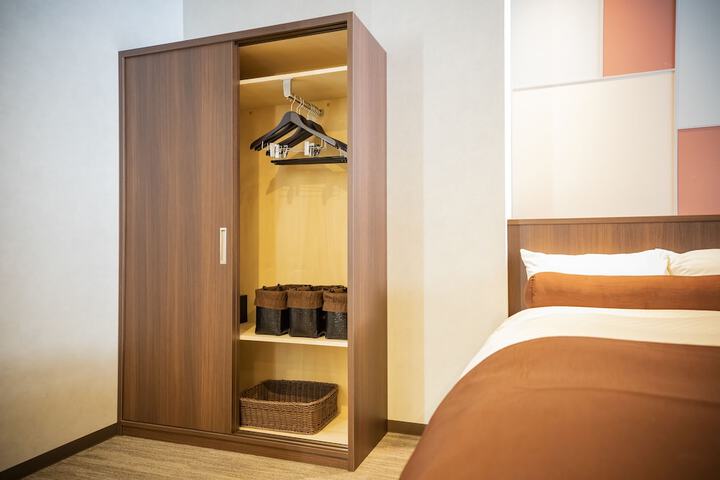 Room 68 of 240