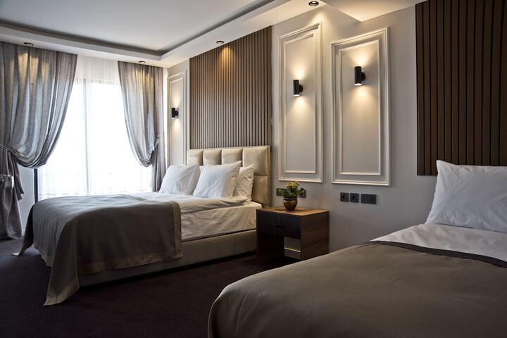 Room 6 of 76