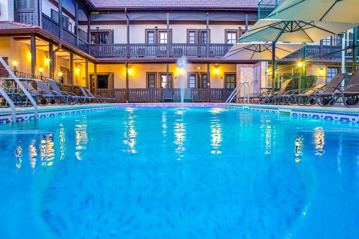 Pool 56 of 125