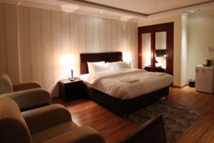 Room 2 of 7