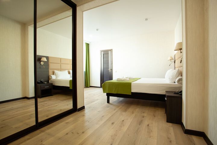 Room 13 of 36