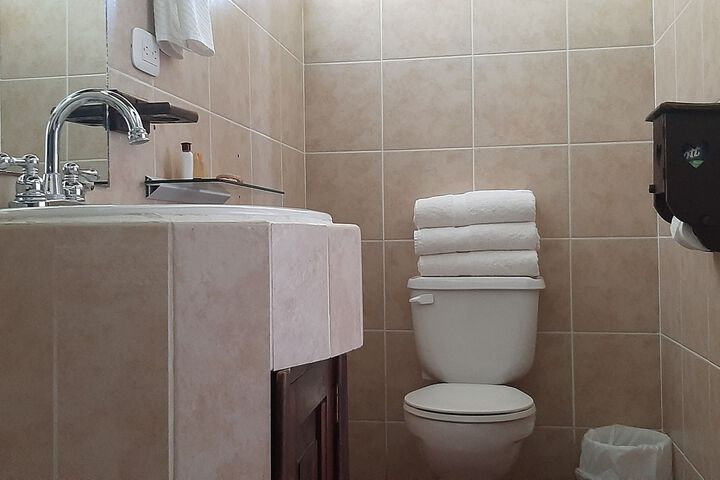 Room 2 of 77