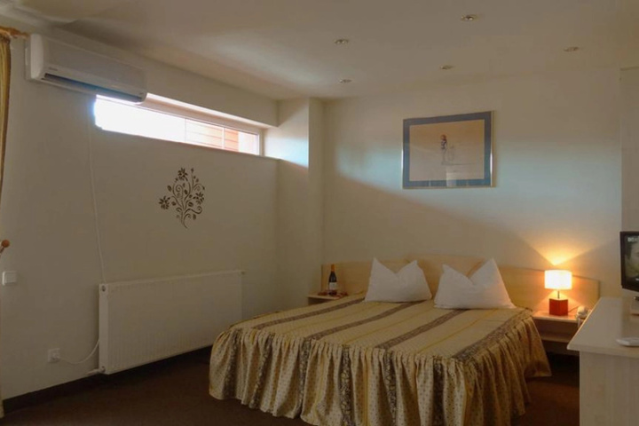 Room 4 of 14