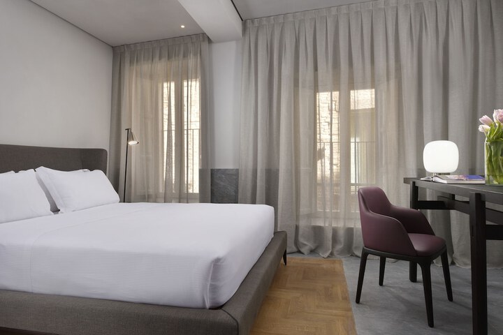 Room 3 of 22