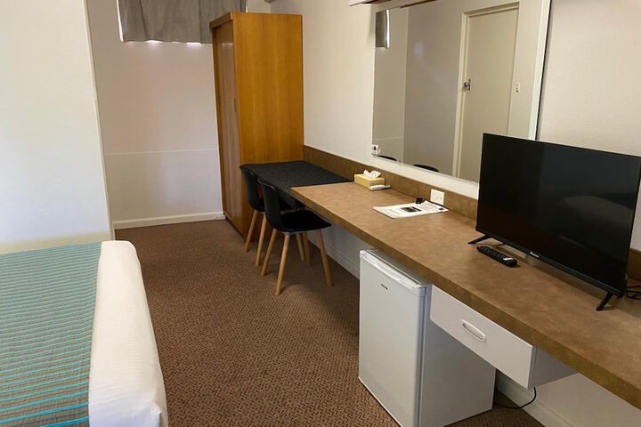 Room 16 of 34