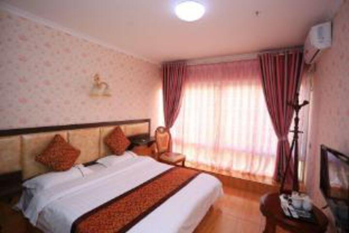 Room 7 of 8