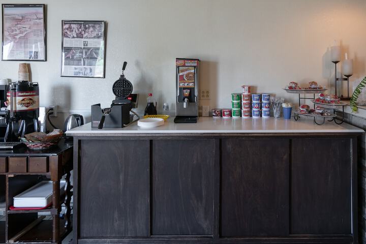 Breakfast/Coffee Service 14 of 18