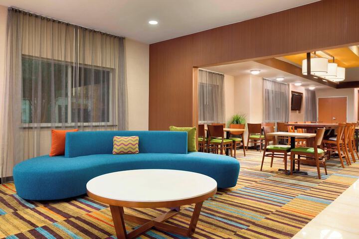 Lobby lounge