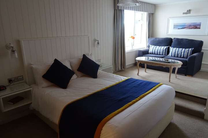 Room 5 of 75