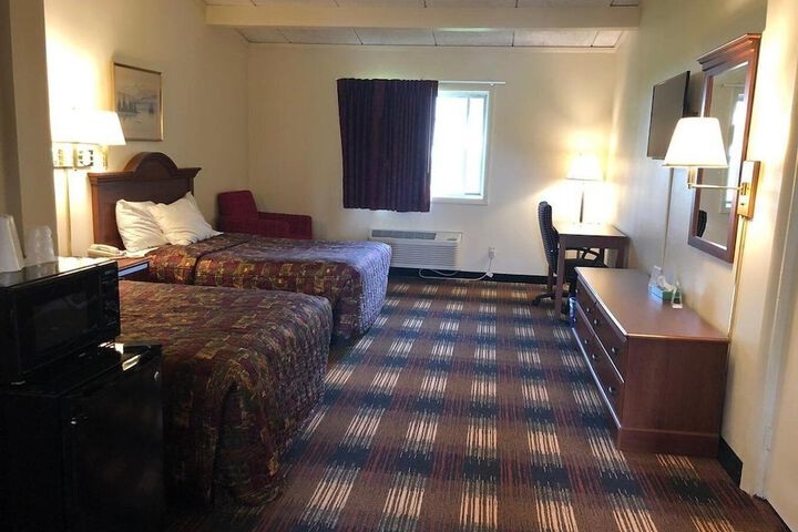 2 Double Beds (1 of 4)