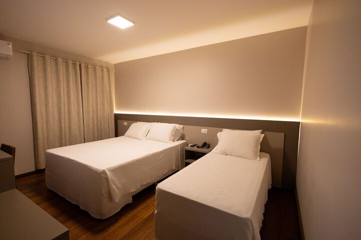 Room 6 of 28
