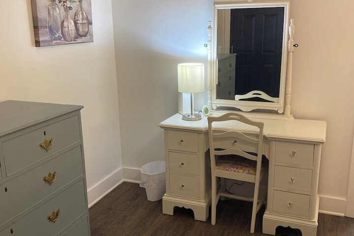 Room 25 of 98