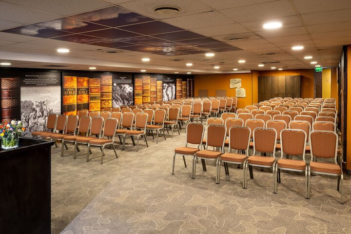 Ballroom/Hall 68 of 82