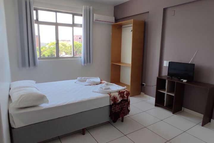 Room 10 of 14