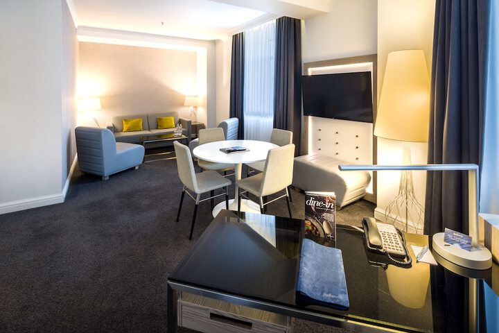 Room 34 of 69