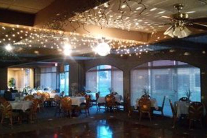 Ballroom/Hall 4 of 18