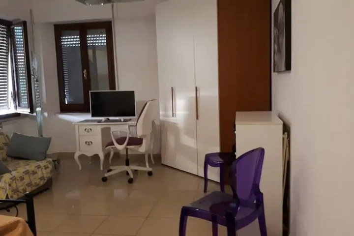 Room 5 of 12