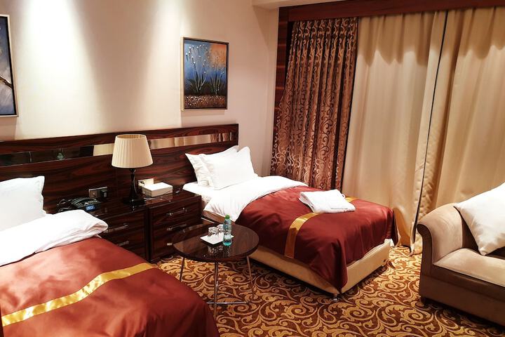 Room 11 of 48