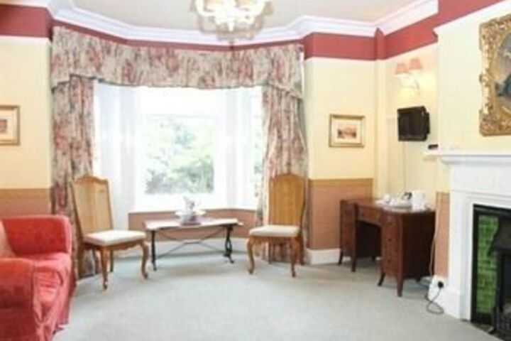 Room 5 of 11