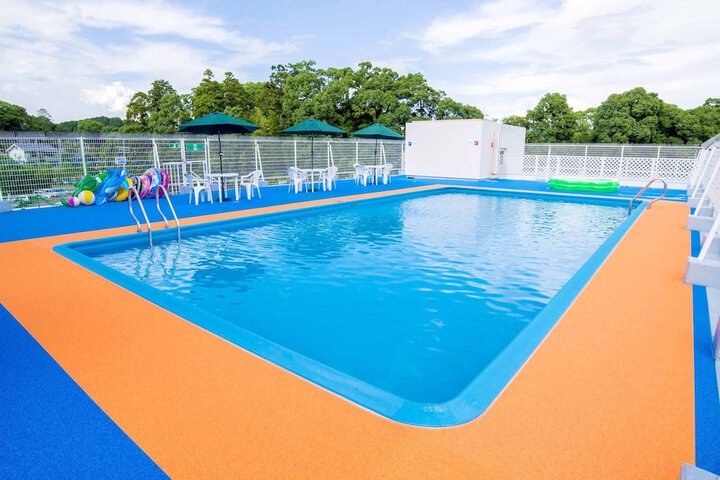 Hotel with Pool