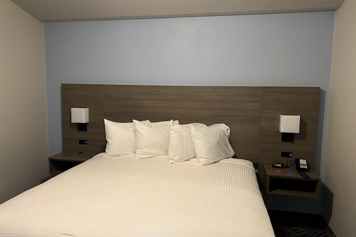 Room 18 of 36