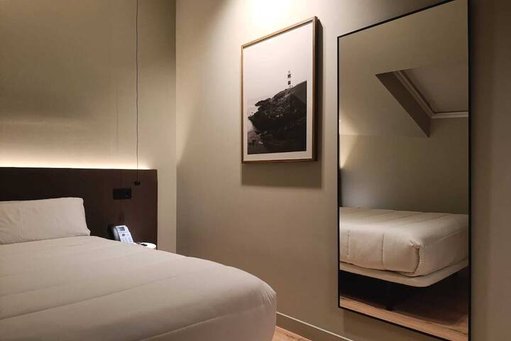 Room 6 of 27