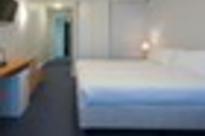 Room 32 of 210