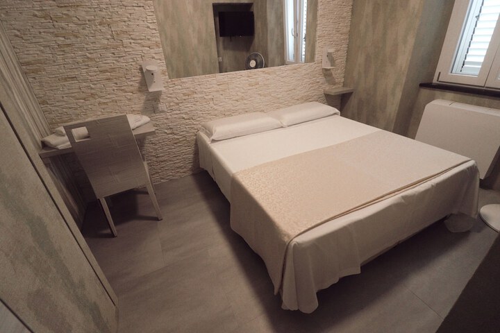 Room 16 of 34