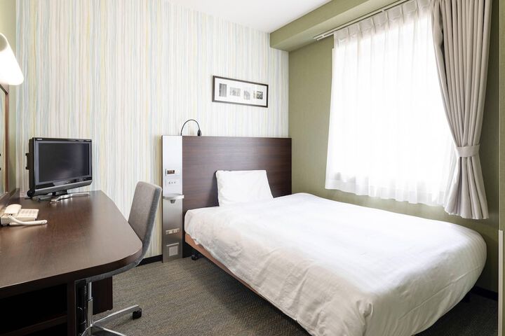 Room 9 of 35
