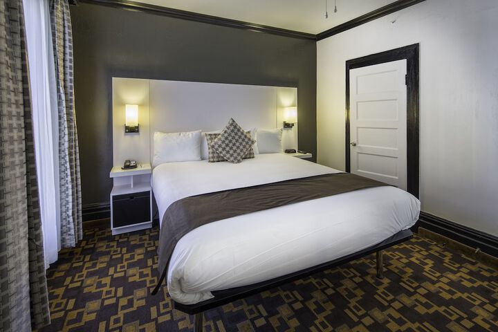 Room 14 of 42