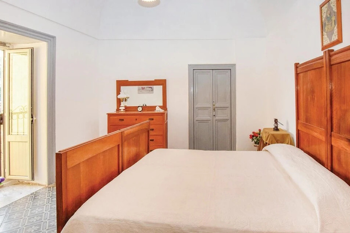 Room 5 of 11