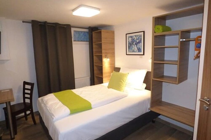 Room 19 of 40