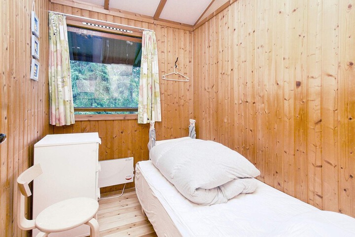 Room 2 of 33