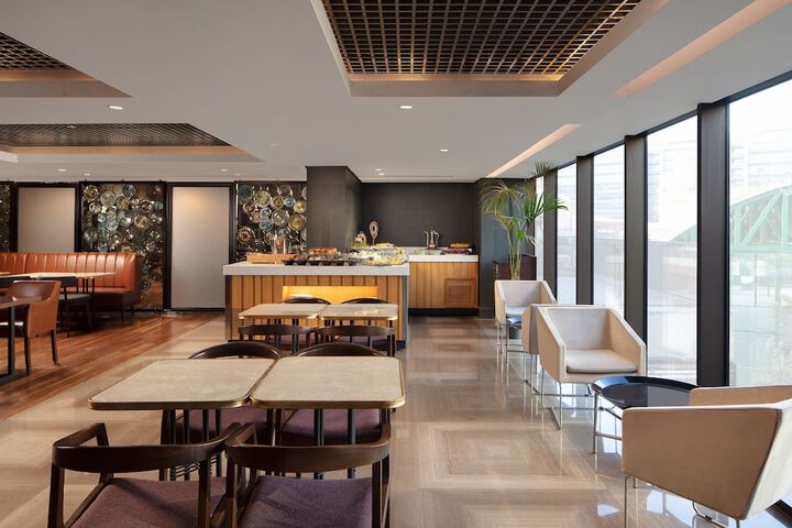 Lounge 95 of 124