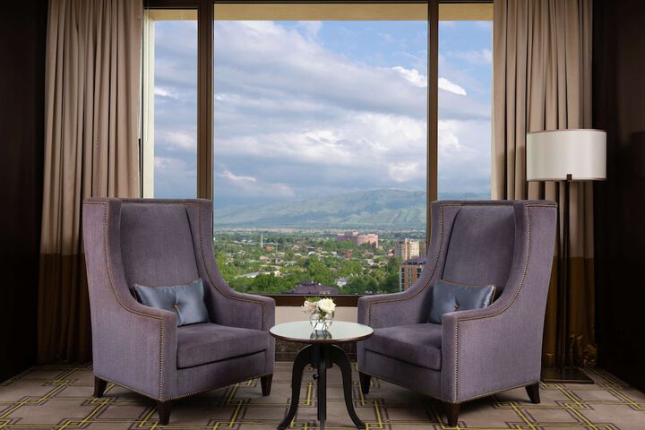 Lounge 49 of 55